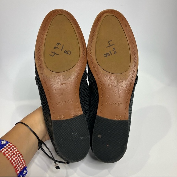 Vionic Zane loafer comfort shoe grey black faux lizard women size 6 professional - Picture 7 of 9